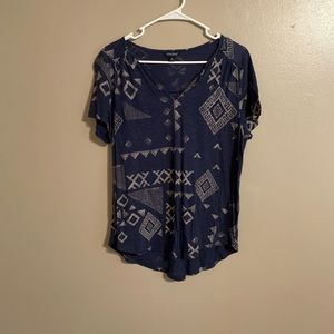 Lucky Brand Navy Blue Short Sleeve Tee with Cream Geometric Print